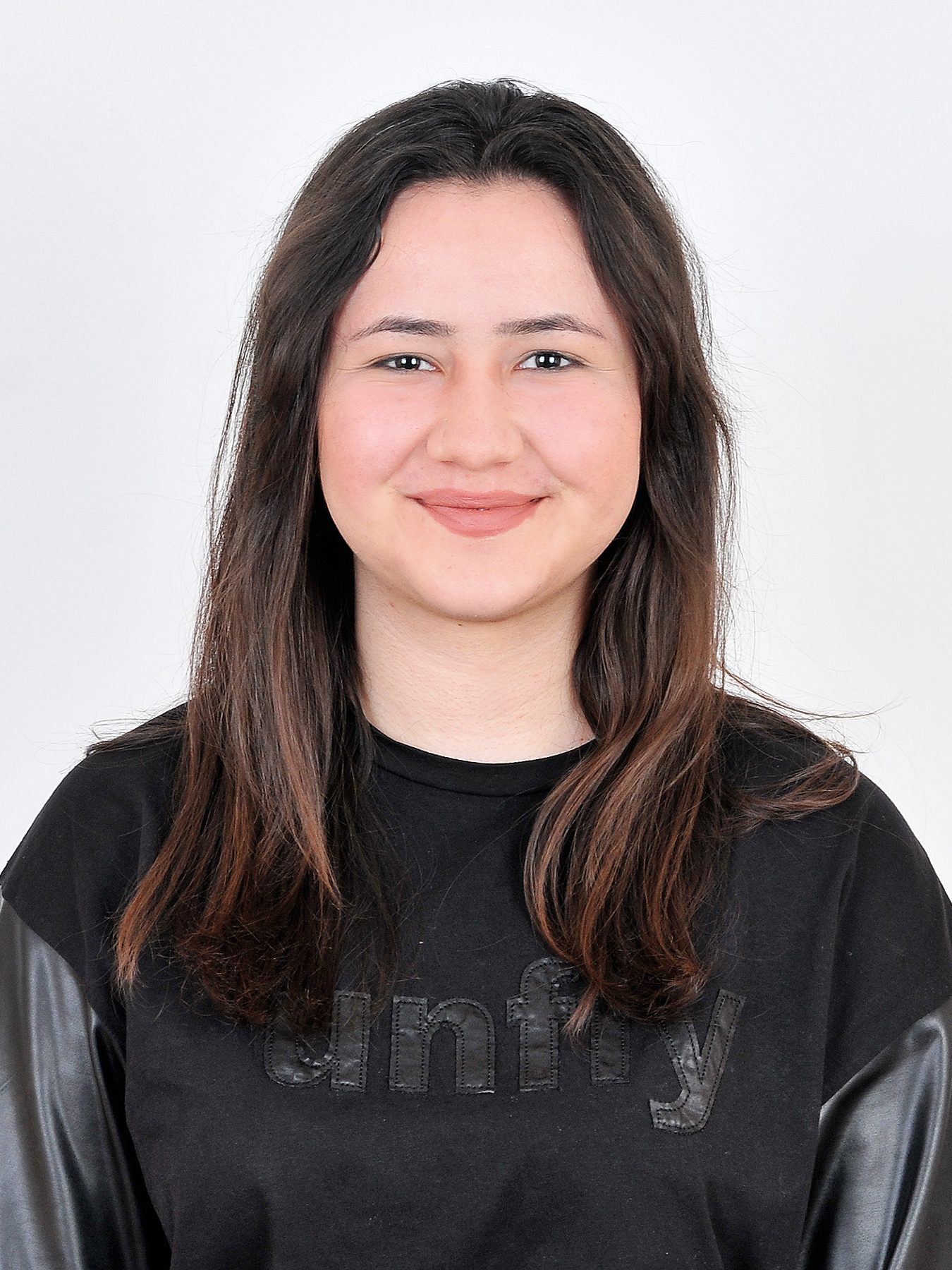 SELİN AKGÜNEŞ